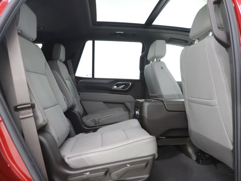 Used 2023 GMC Yukon SLT w/ SLT Premium Package image 12