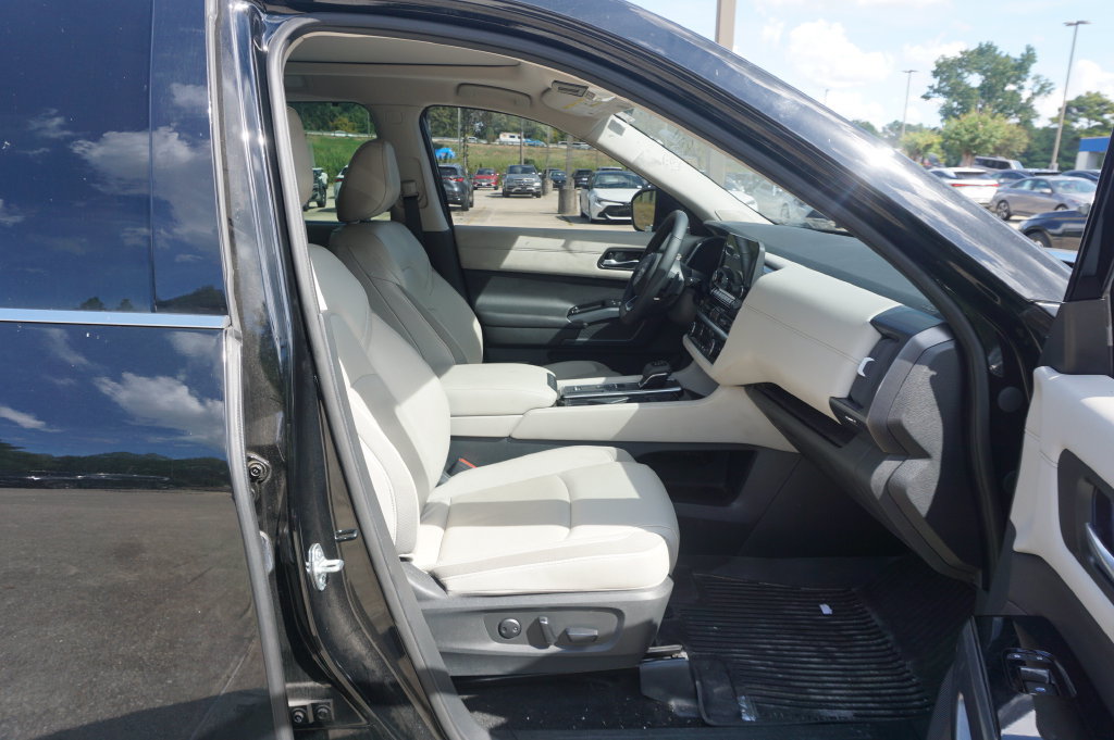 Used 2024 Nissan Pathfinder SL w/ SL Premium Package FWD image 19