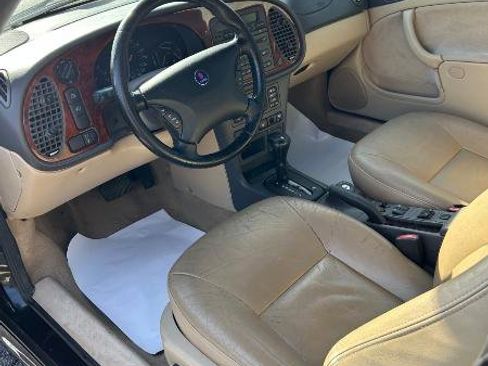 Used 2001 Saab 9-3 SE image 2