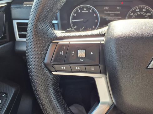 Used 2024 Mitsubishi Outlander SE Black Edition image 16