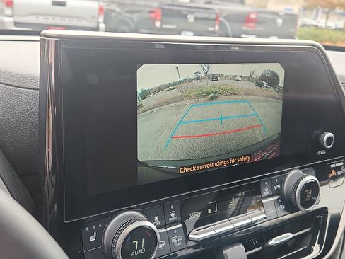 Certified 2023 Toyota Highlander XLE image 20