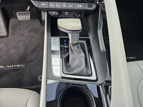 Used 2023 Hyundai Elantra Limited w/ Preferred Accessory Package image 25