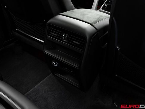 Used 2025 Porsche Cayenne GTS image 37