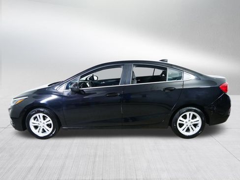 Used 2017 Chevrolet Cruze LT image 4