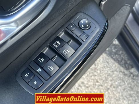 Used 2019 Jeep Cherokee Latitude Plus AWD/4WD image 10