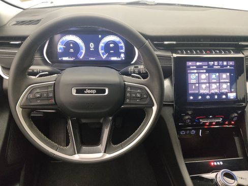 Used 2023 Jeep Grand Cherokee Laredo RWD image 22