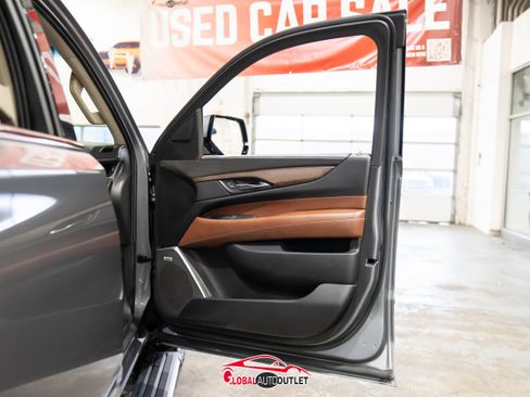 Used 2018 Cadillac Escalade ESV Premium Luxury image 44