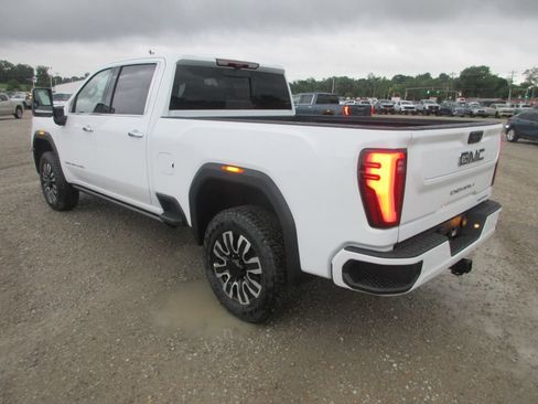 New 2026 GMC Sierra 2500 Denali Ultimate AWD/4WD image 9