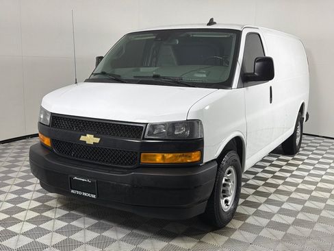 Used 2021 Chevrolet Express 2500 w/ Driver Convenience Package RWD image 8