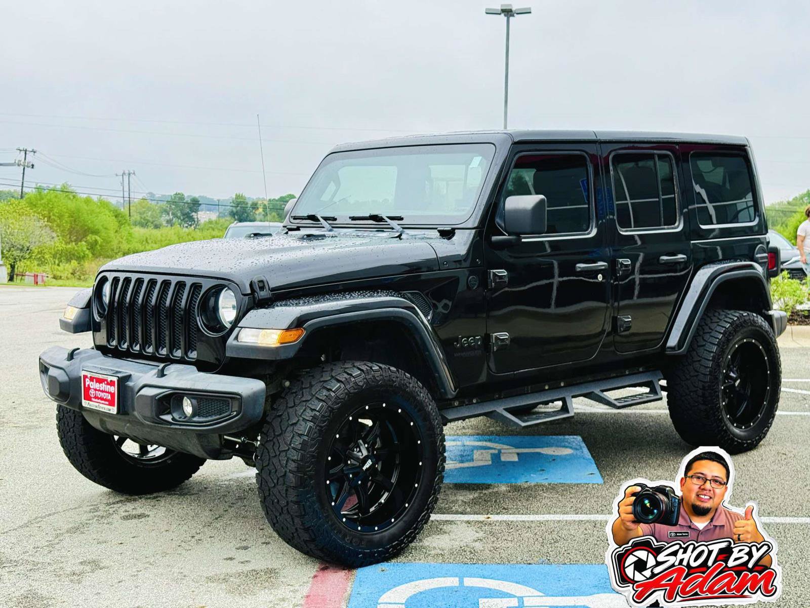 Used 2021 Jeep Wrangler Unlimited Sahara AWD/4WD image 4