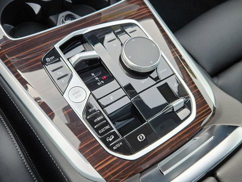 New 2026 BMW X5 xDrive50e image 17