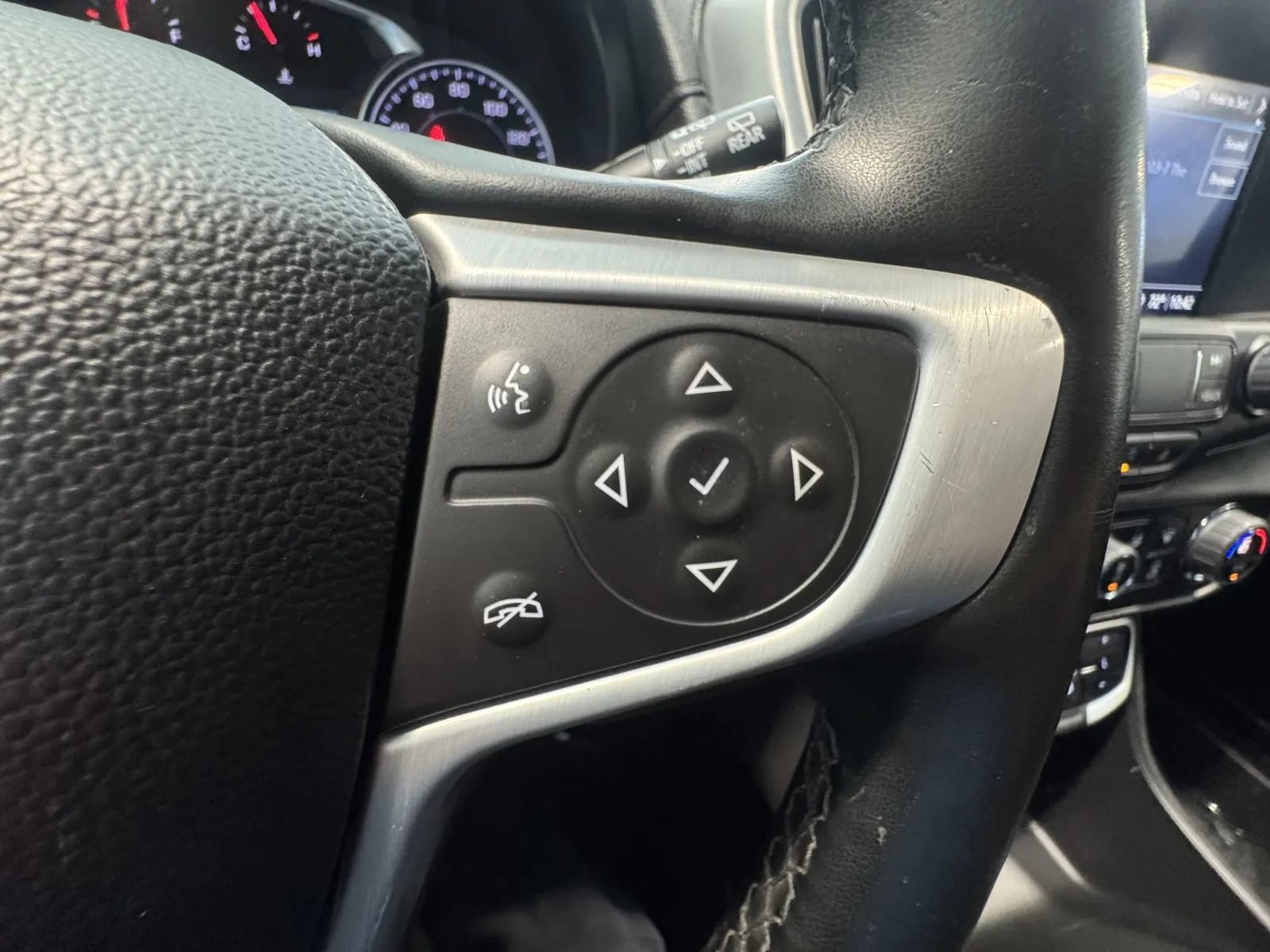 Used 2024 GMC Terrain SLT AWD/4WD image 30