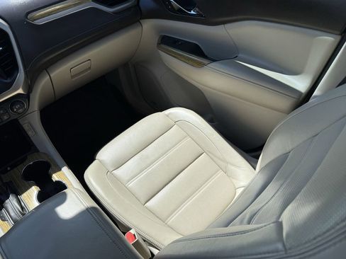 Used 2018 GMC Acadia Denali w/ Technology Package image 27