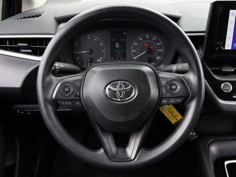 Used 2025 Toyota Corolla LE image 18