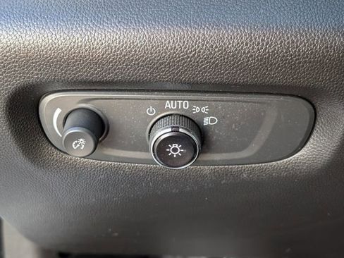 Used 2023 Chevrolet Traverse LT image 35