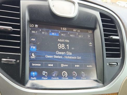 Used 2013 Chrysler 300 C RWD image 16