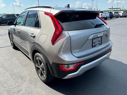 Used 2023 Kia Niro EX FWD image 6