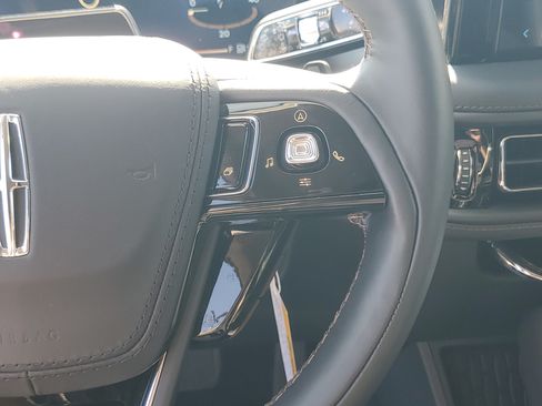 New 2026 Lincoln Aviator AWD image 17