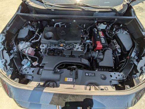 Used 2020 Toyota RAV4 XLE FWD image 11