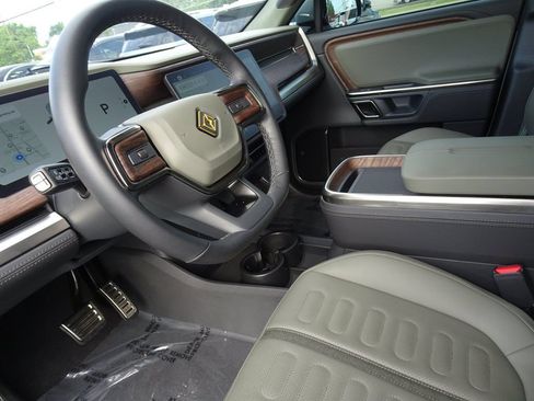 Used 2023 Rivian R1S Adventure AWD/4WD image 12