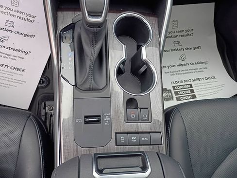 Used 2021 Toyota Highlander Platinum image 28
