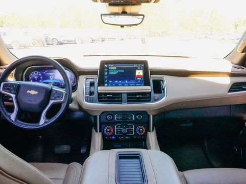 Used 2024 Chevrolet Suburban Premier AWD/4WD image 15
