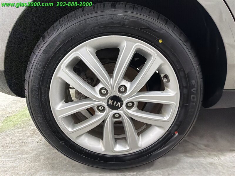Used 2019 Kia Soul + FWD image 16