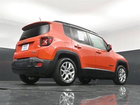 Used 2016 Jeep Renegade Latitude FWD image 33