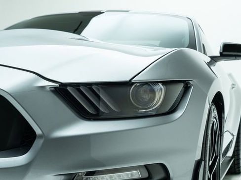 Used 2020 Ford Mustang Shelby GT350 w/ Technology Package image 11