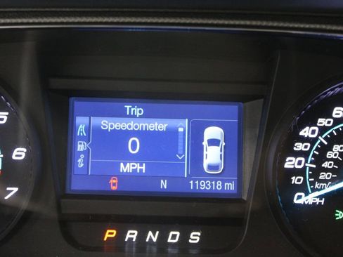 Used 2018 Ford Taurus SE image 16