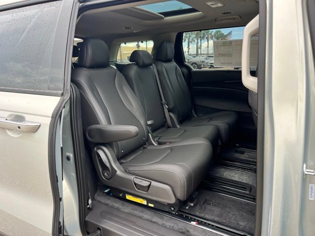 New 2026 Kia Carnival SX w/ SX Dark Edition Package FWD image 20