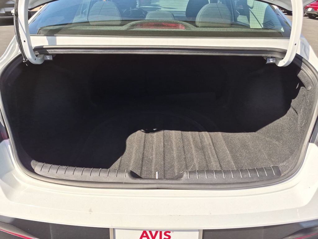 Used 2025 Hyundai Elantra SEL FWD image 29