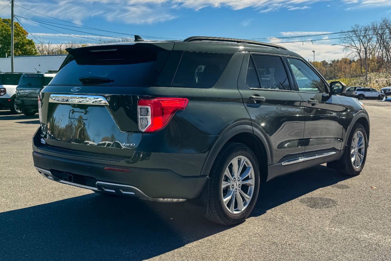 Used 2024 Ford Explorer XLT w/ Equipment Group 202A AWD/4WD image 16