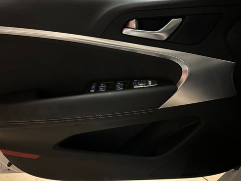 Used 2025 Genesis G70 2.5T image 20