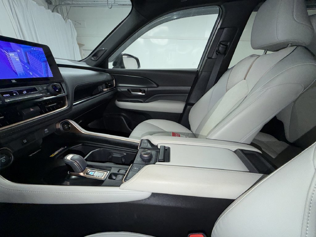 Certified 2025 Toyota Grand Highlander AWD Hybrid image 24