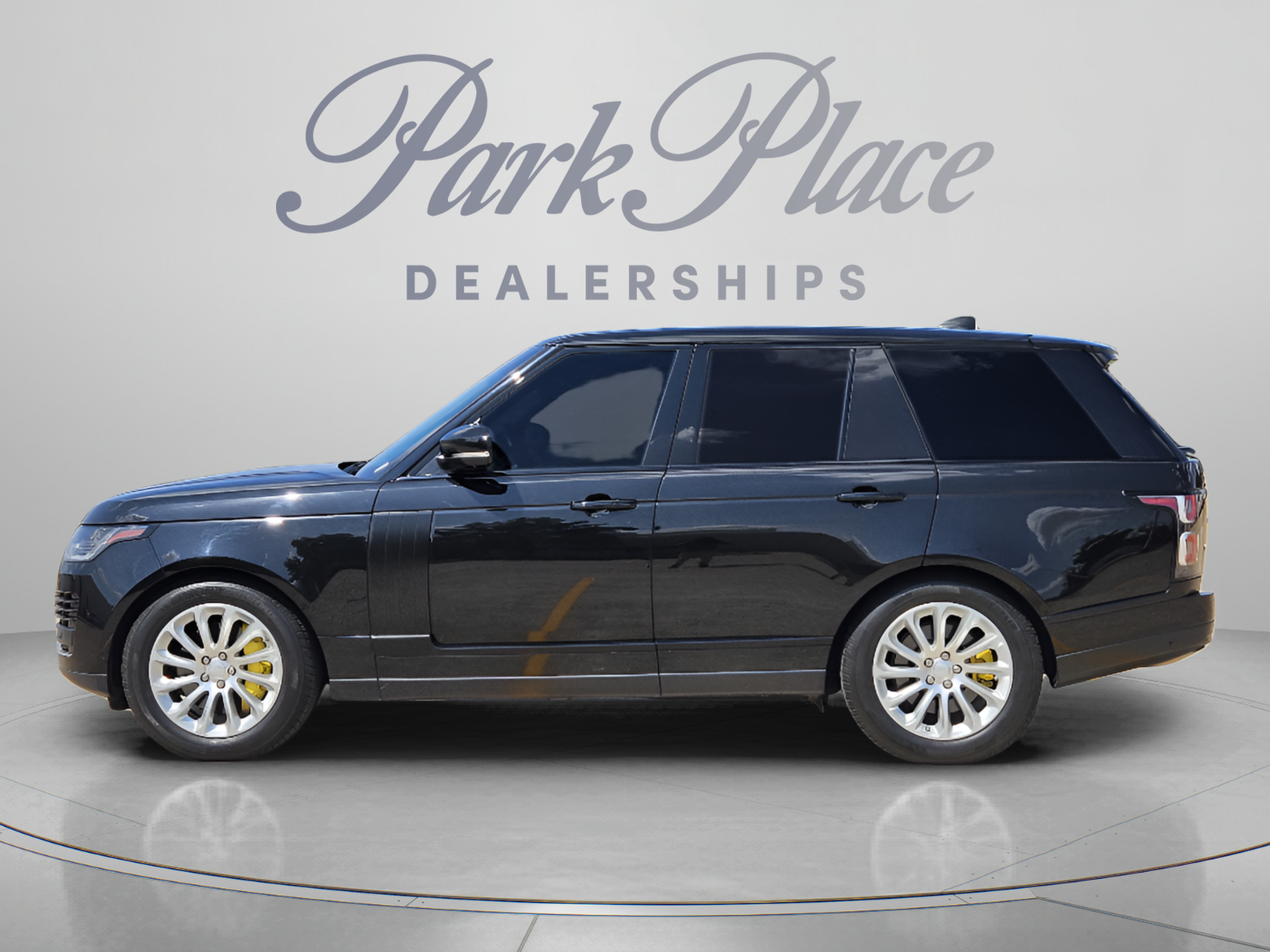 Used 2018 Land Rover Range Rover HSE AWD/4WD image 2