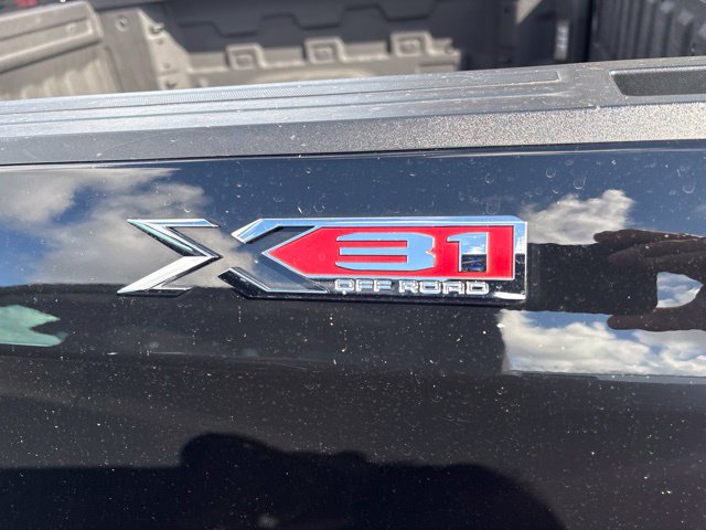 Used 2025 GMC Sierra 1500 SLT w/ SLT Premium Plus Package AWD/4WD image 9