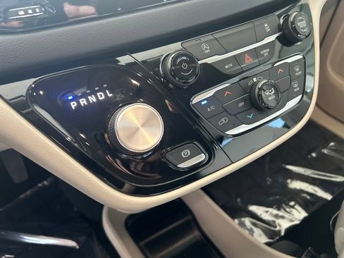 Used 2021 Chrysler Voyager Lxi FWD image 27