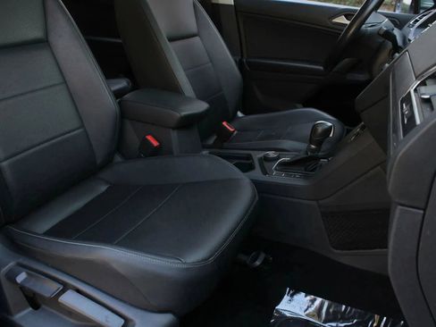 Used 2019 Volkswagen Tiguan SE w/ Panoramic Sunroof Package AWD/4WD image 30