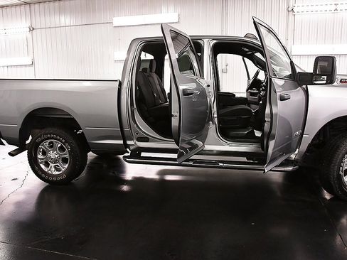 Used 2024 RAM 2500 Big Horn image 31