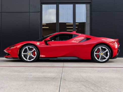 Used 2021 Ferrari SF90 Stradale AWD/4WD image 9