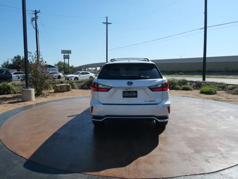 Used 2018 Lexus RX 450hL Premium w/ Premium Package image 3