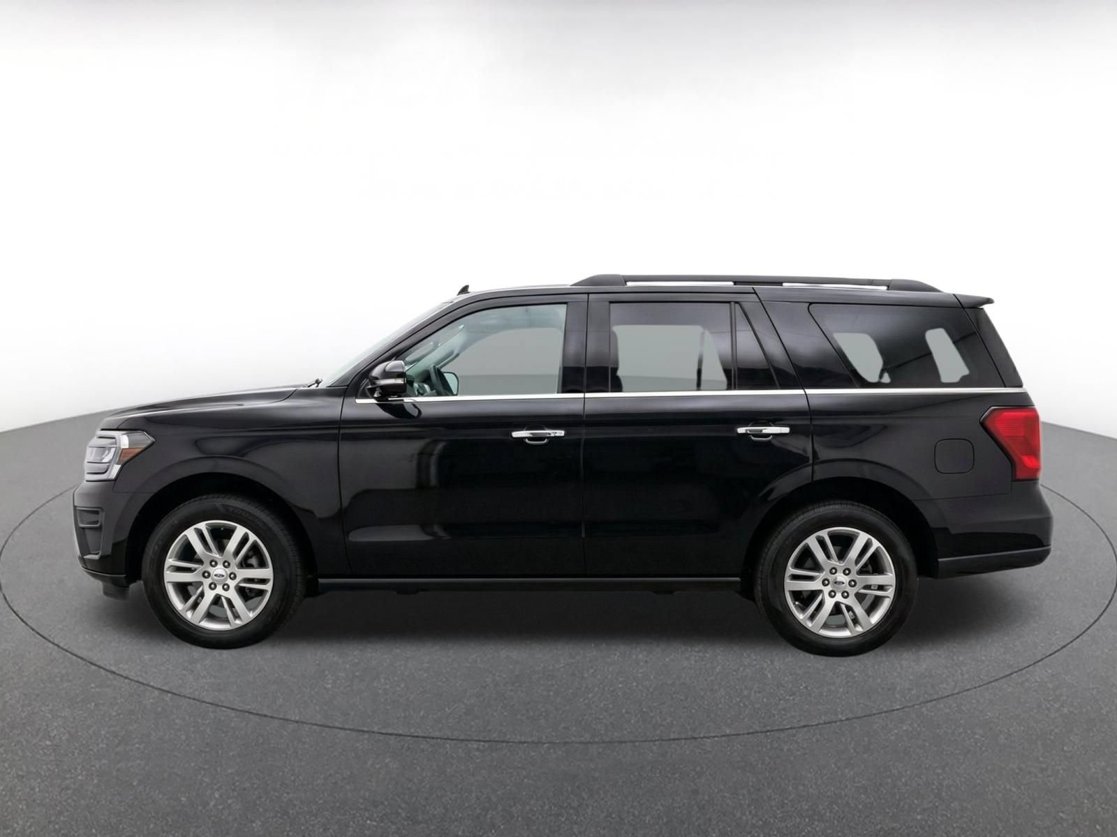 Used 2024 Ford Expedition Limited AWD/4WD image 4