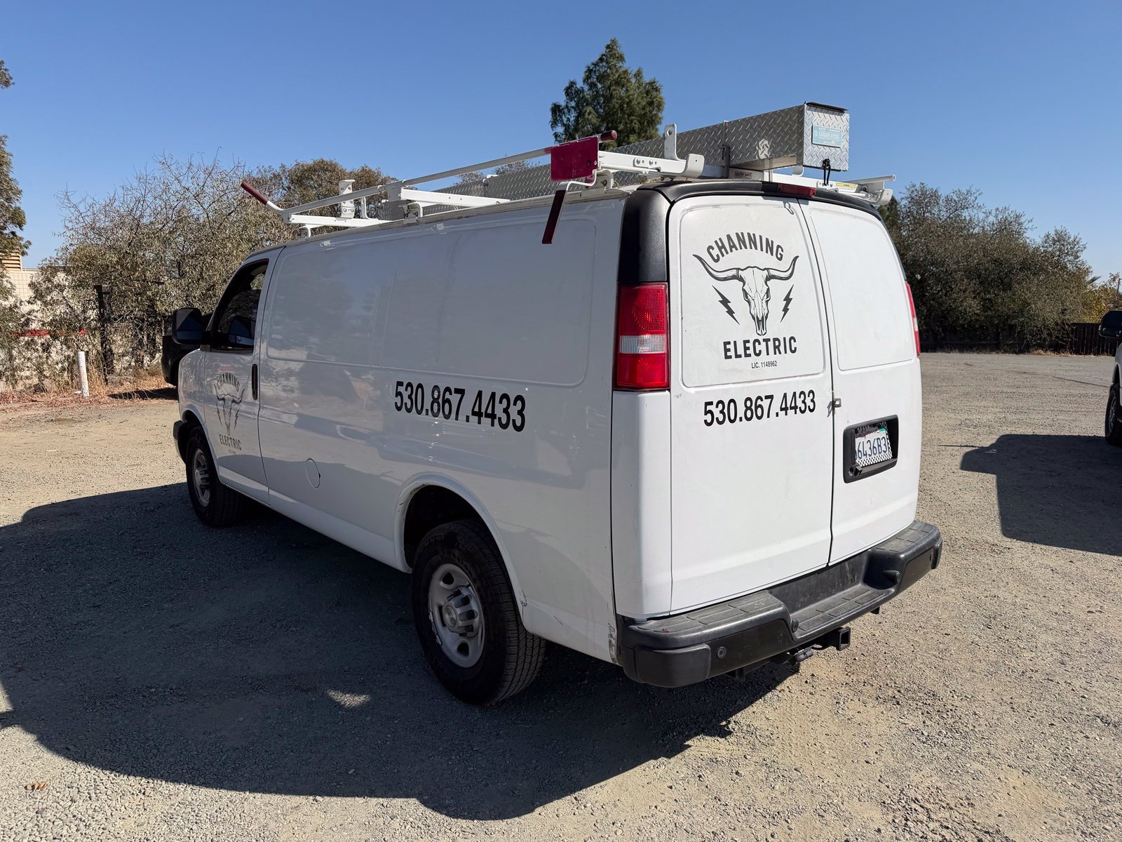 Used 2020 Chevrolet Express 3500 w/ Driver Convenience Package RWD image 3