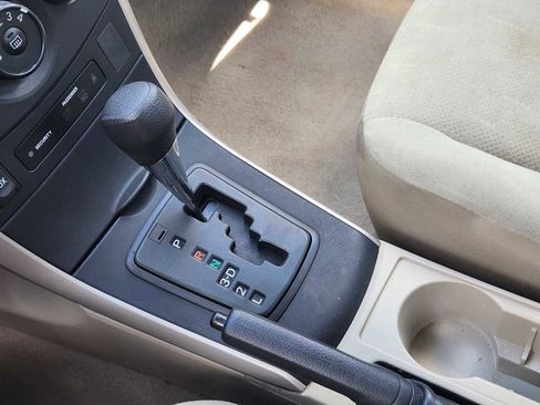 Used 2013 Toyota Corolla L FWD image 18