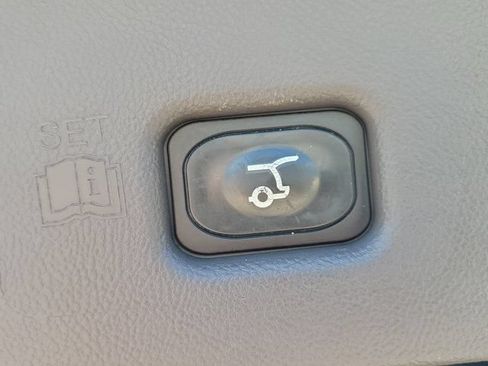 Certified 2022 Lincoln Nautilus FWD w/ Premium Package image 9