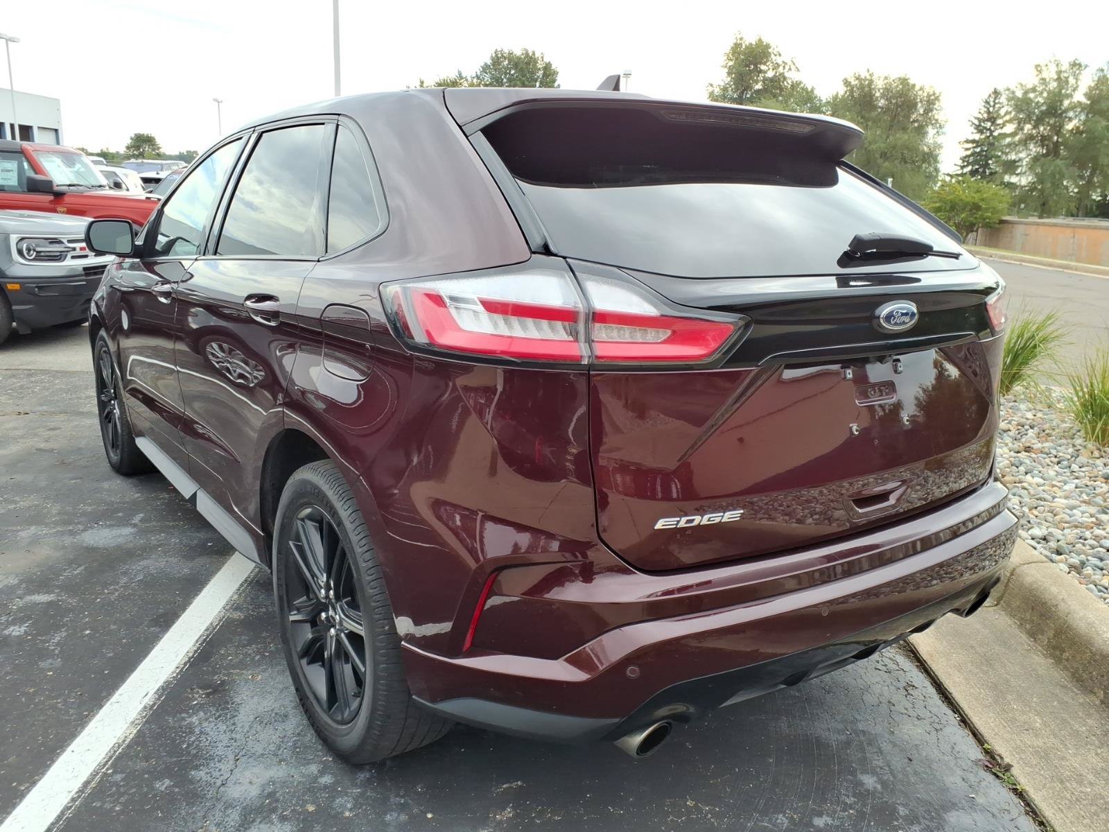 Used 2020 Ford Edge ST-Line w/ Cold Weather Package AWD/4WD image 4