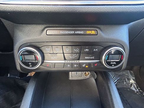 Used 2020 Ford Escape Titanium image 19