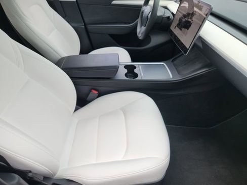 Used 2024 Tesla Model Y Long Range AWD/4WD image 10