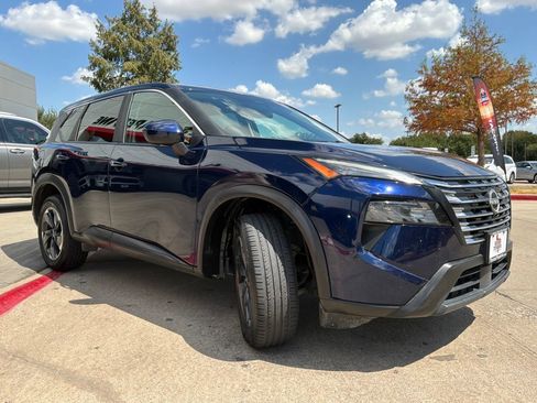 Used 2025 Nissan Rogue SV AWD/4WD image 4